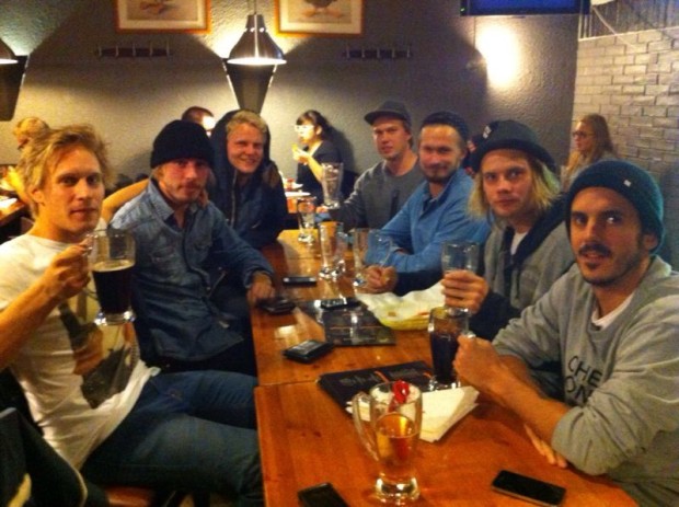 Le crew au bar