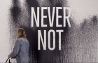 Le graphisme de Never Not par Natas Kaupas