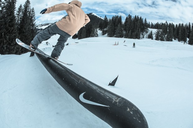 snakeandhammer_kab-40_gerome_mathieu_boardslide_reverse_front[2]