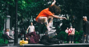 Jenkem skate et détruit les nouvelles Adidas Kanye West